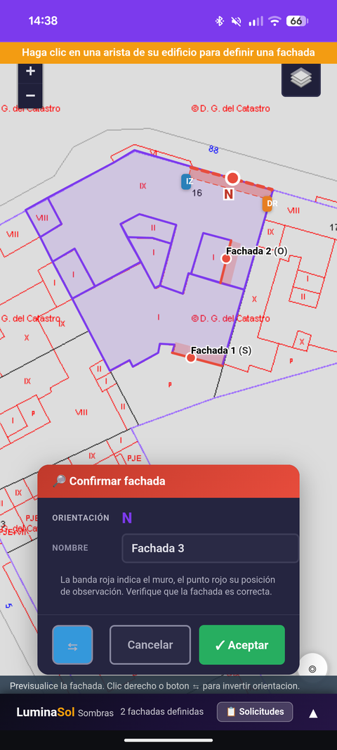 LuminaSol Sombras funcionando en un móvil — marcando fachadas sobre el mapa del Catastro, con el modal Confirmar fachada visible